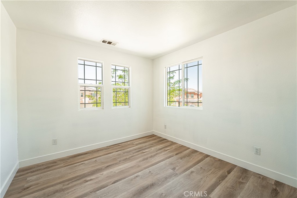 MLS #DW25121777 image #36