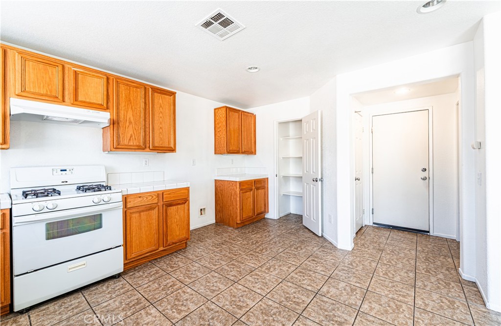 MLS #DW25121777 image #8