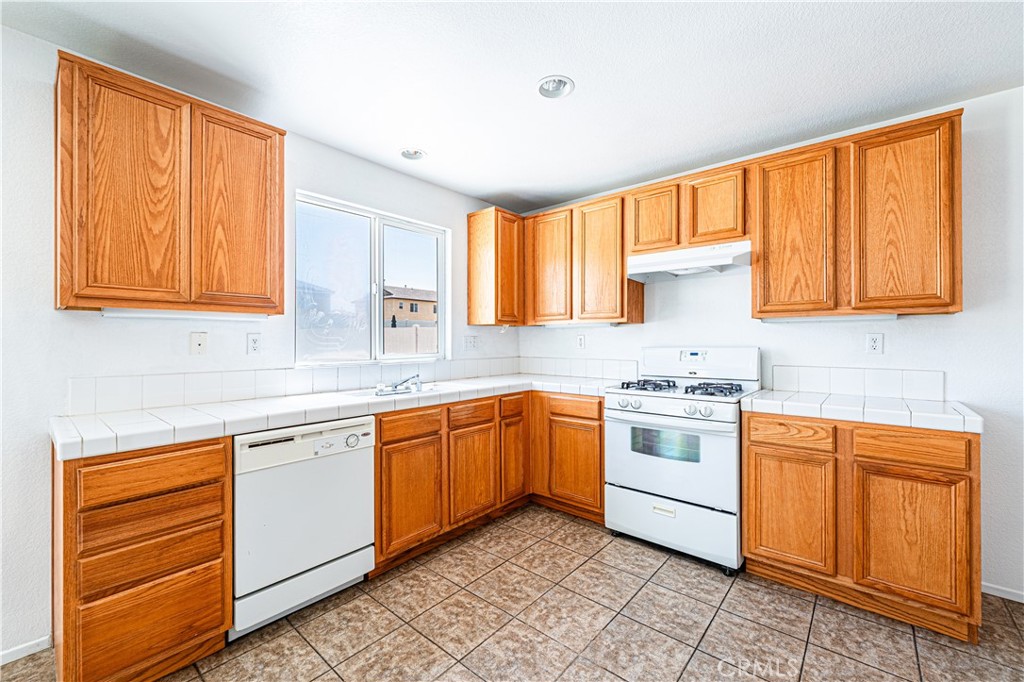 MLS #DW25121777 image #9