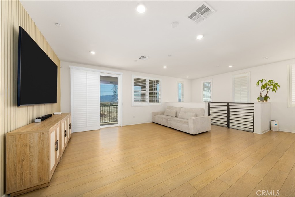 MLS #DW25128989 image #9