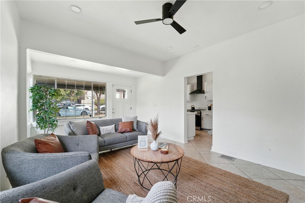 MLS #DW25132802 image #3