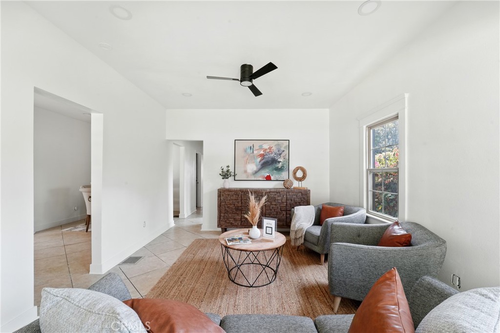 MLS #DW25132802 image #4