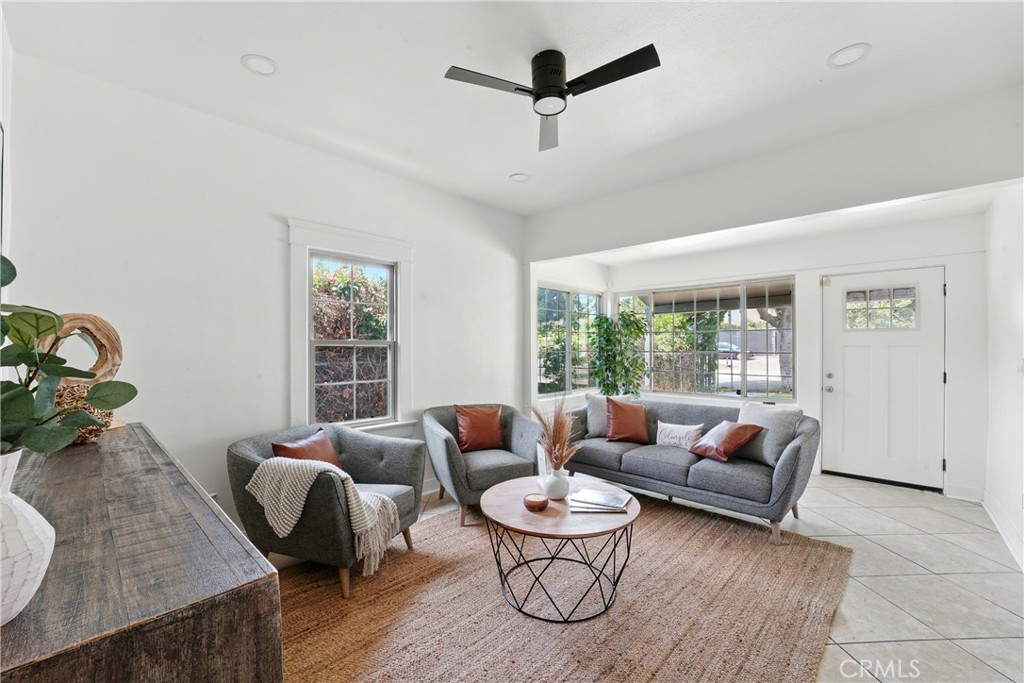 MLS #DW25132802 image #5