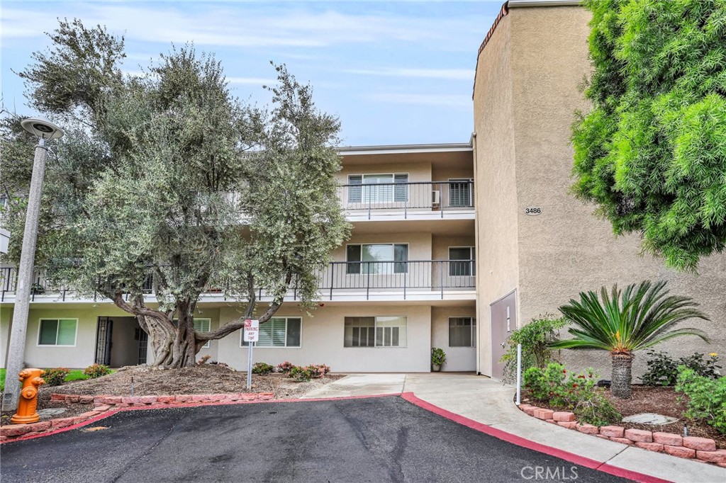 MLS #DW25142389 image #0