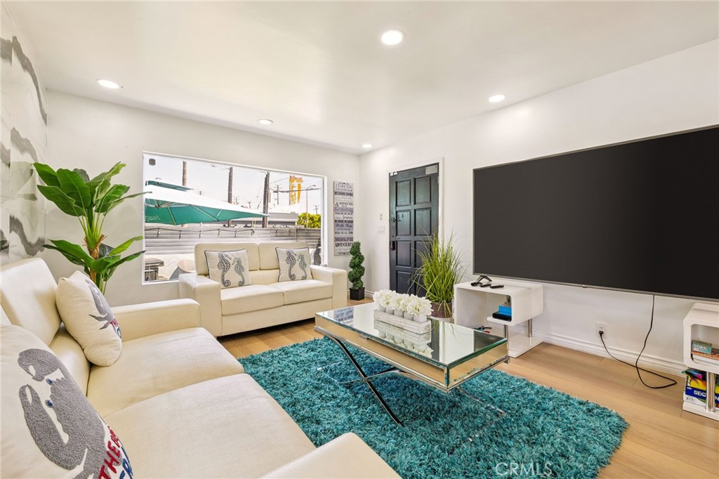 MLS #DW25163013 image #1