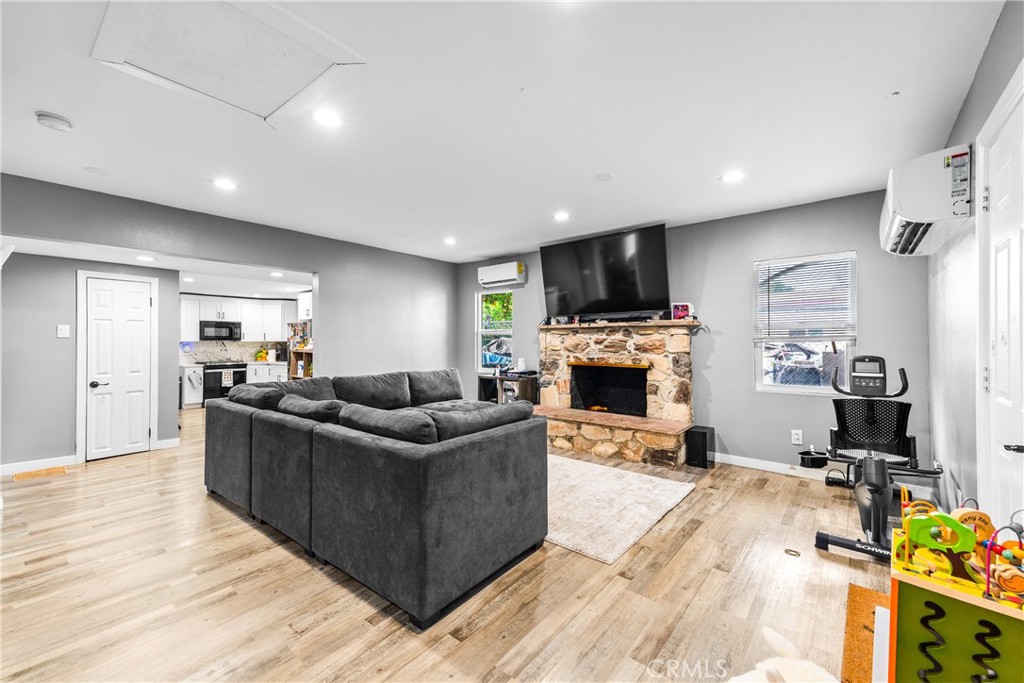 MLS #DW25166417 image #0