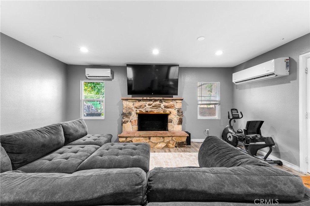 MLS #DW25166417 image #1