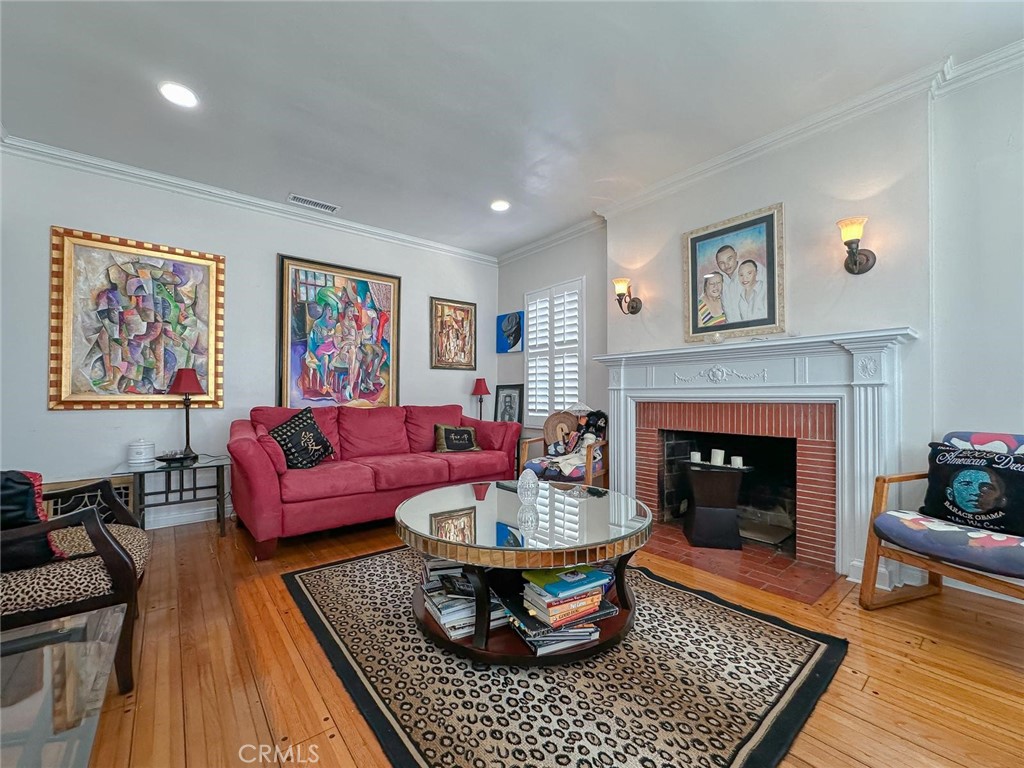 MLS #DW25175849 image #2