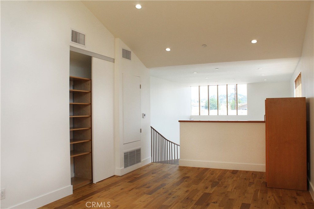 MLS #DW25184100 image #8