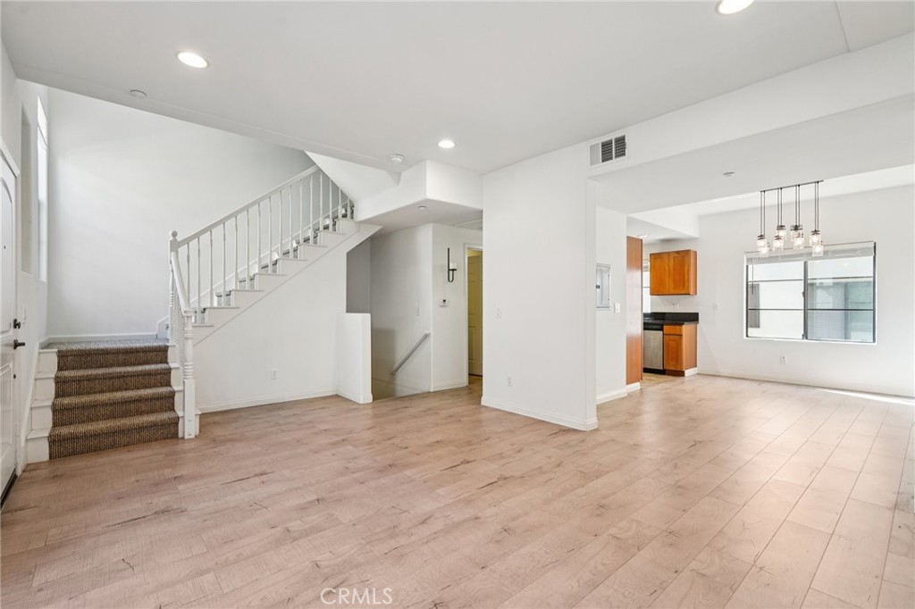 MLS #DW25189109 image #8