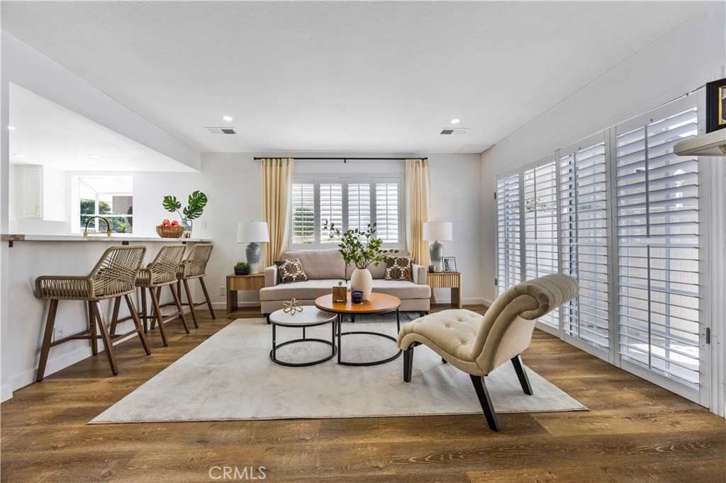 MLS #DW25195883 image #1