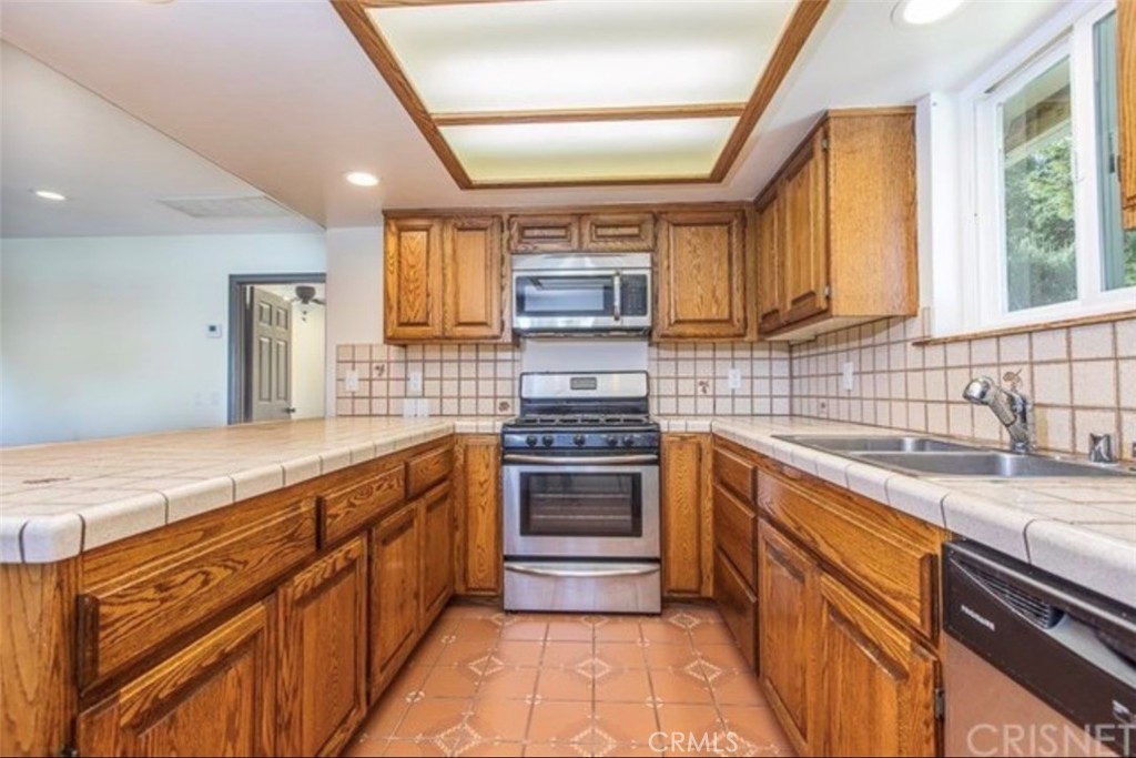 MLS #DW25199436 image #3