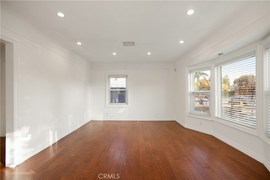 MLS #DW25203216 image #3