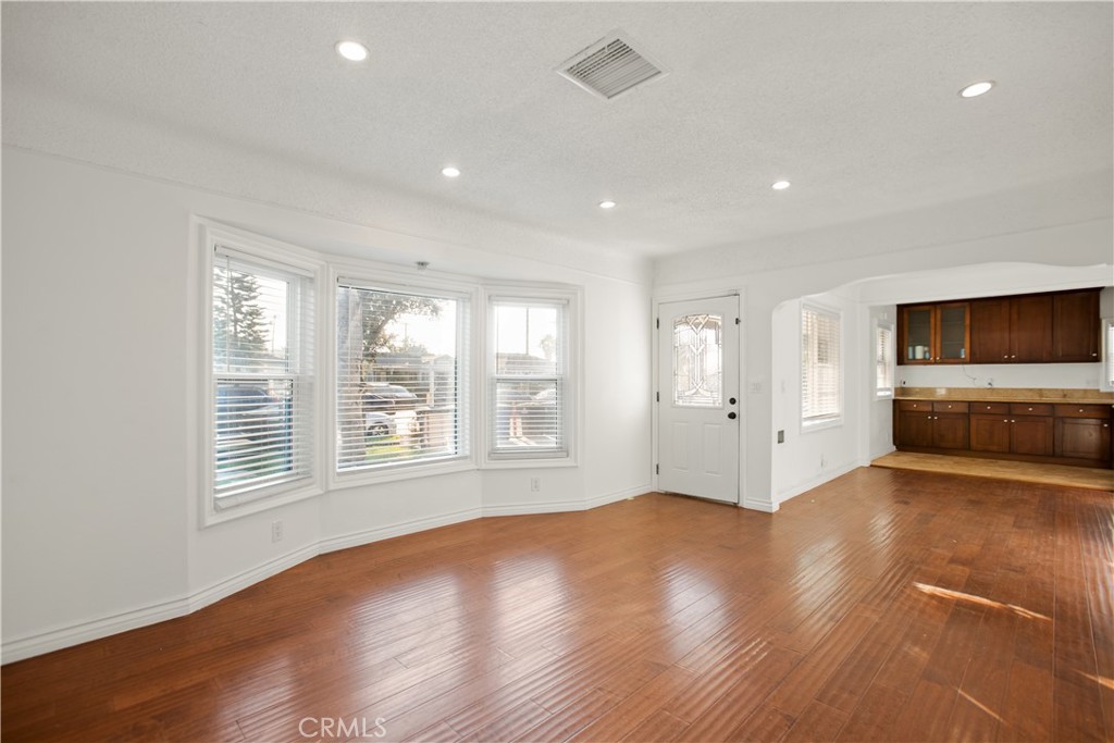 MLS #DW25203216 image #5