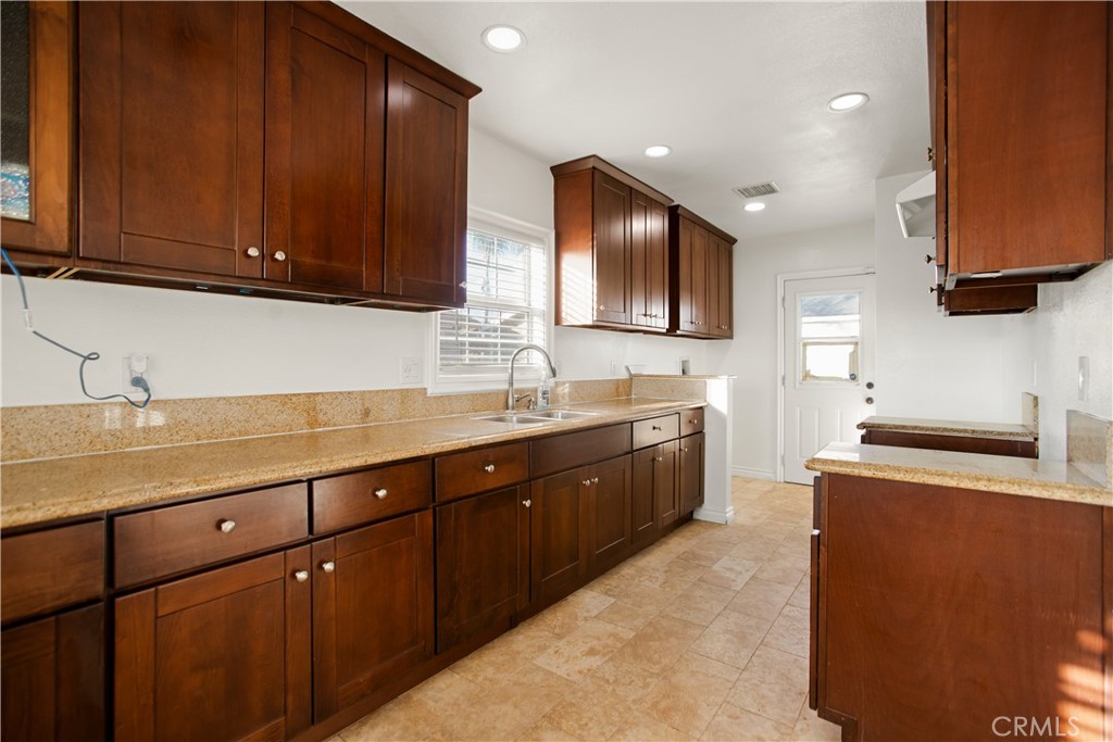 MLS #DW25203216 image #9