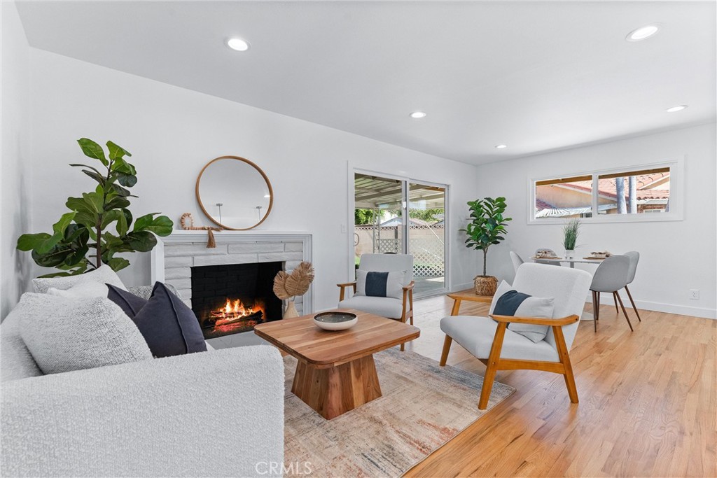 MLS #DW25206563 image #0