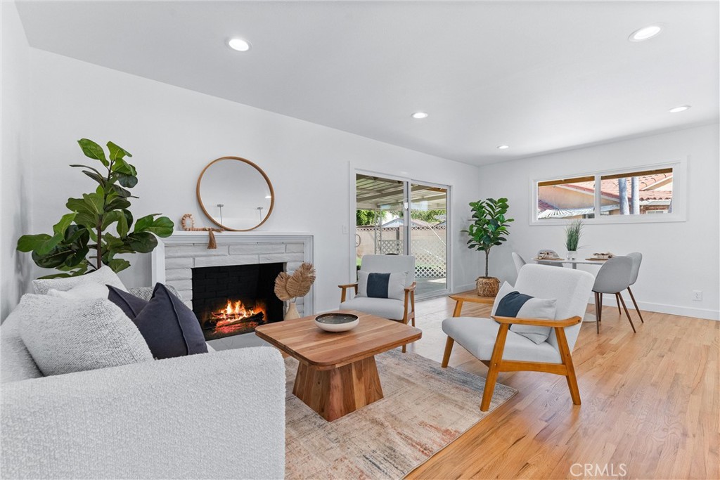 MLS #DW25206563 image #2