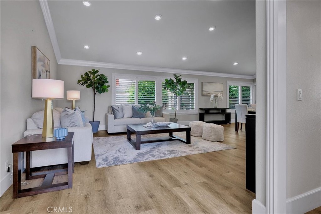 MLS #DW25219826 image #9