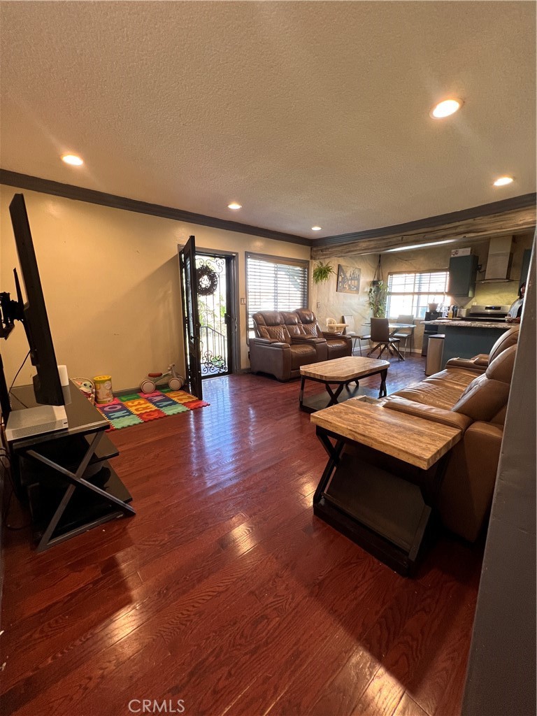 MLS #DW25220687 image #1