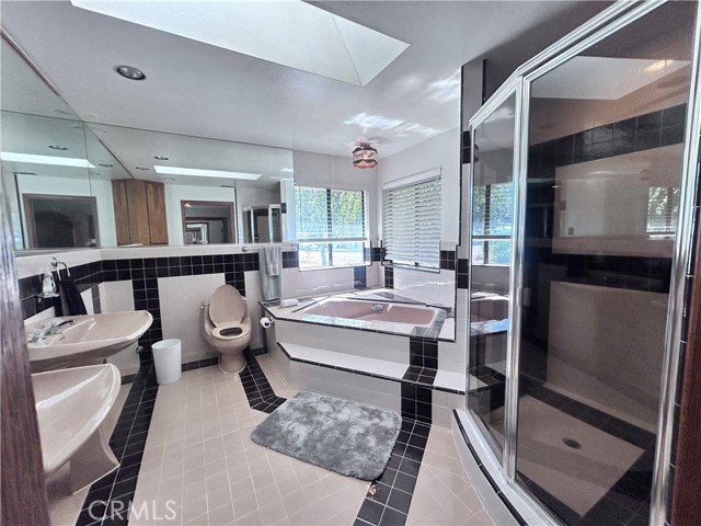 MLS #DW25222572 image #8