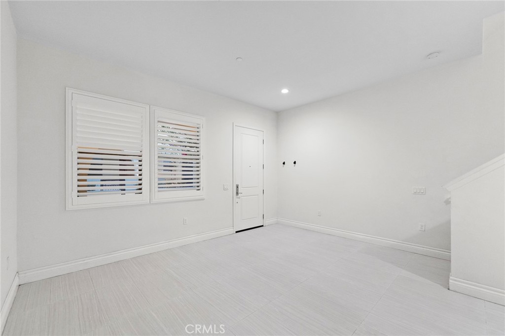 MLS #DW25222845 image #1