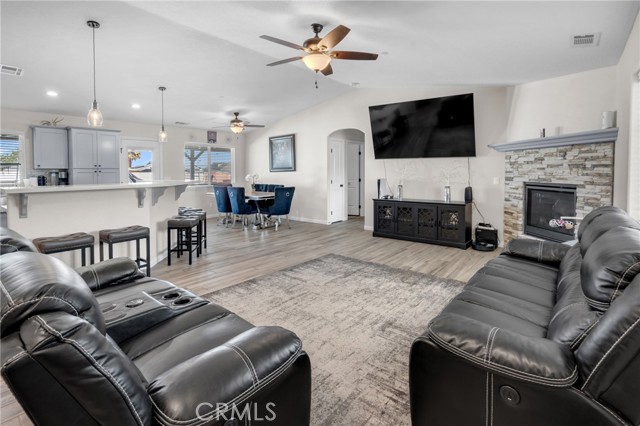 MLS #DW25226132 image #4