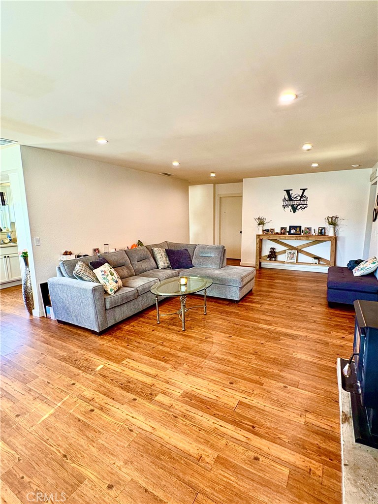 MLS #DW25227190 image #5