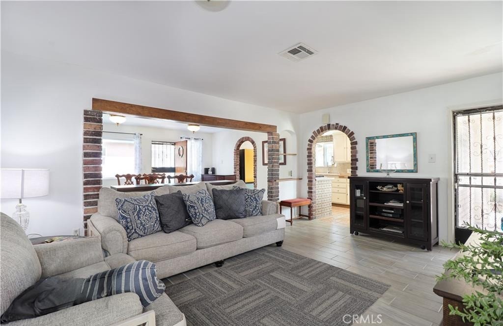 MLS #DW25229314 image #3