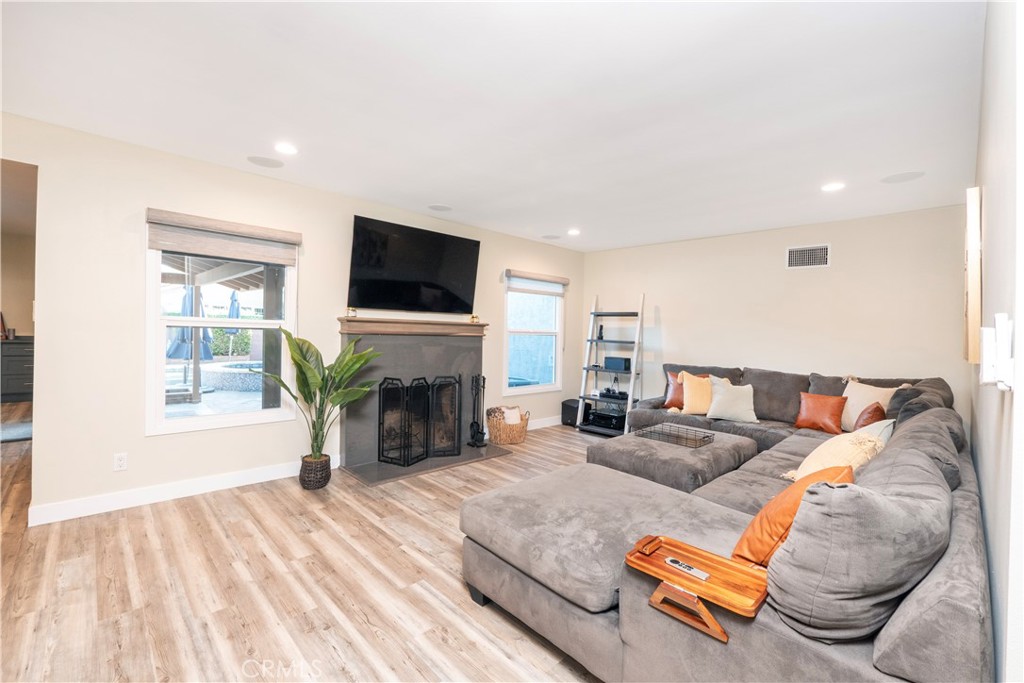 MLS #DW25230504 image #10