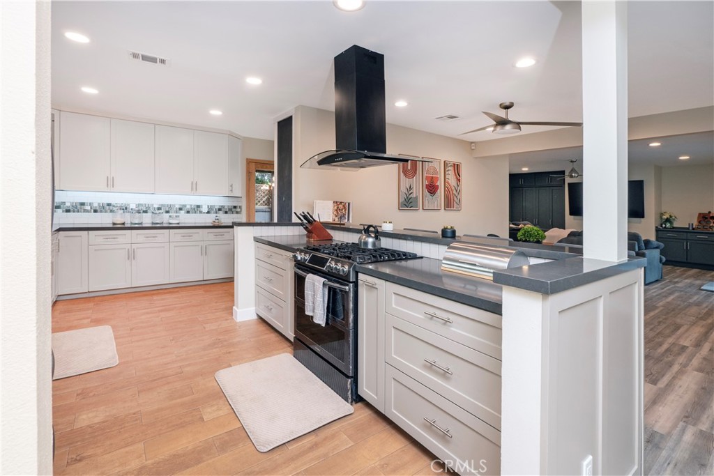 MLS #DW25230504 image #9