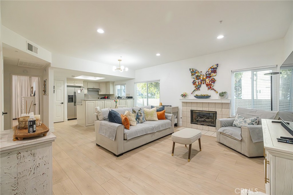 MLS #DW25242077 image #2