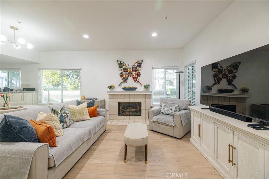 MLS #DW25242077 image #3