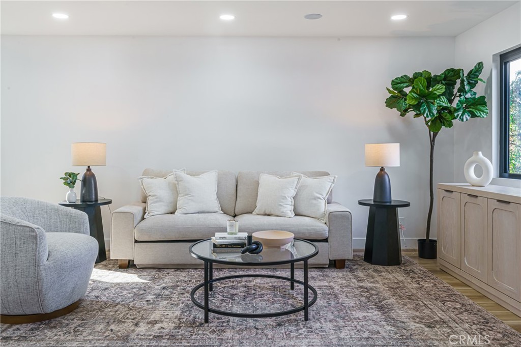 MLS #DW25245838 image #1