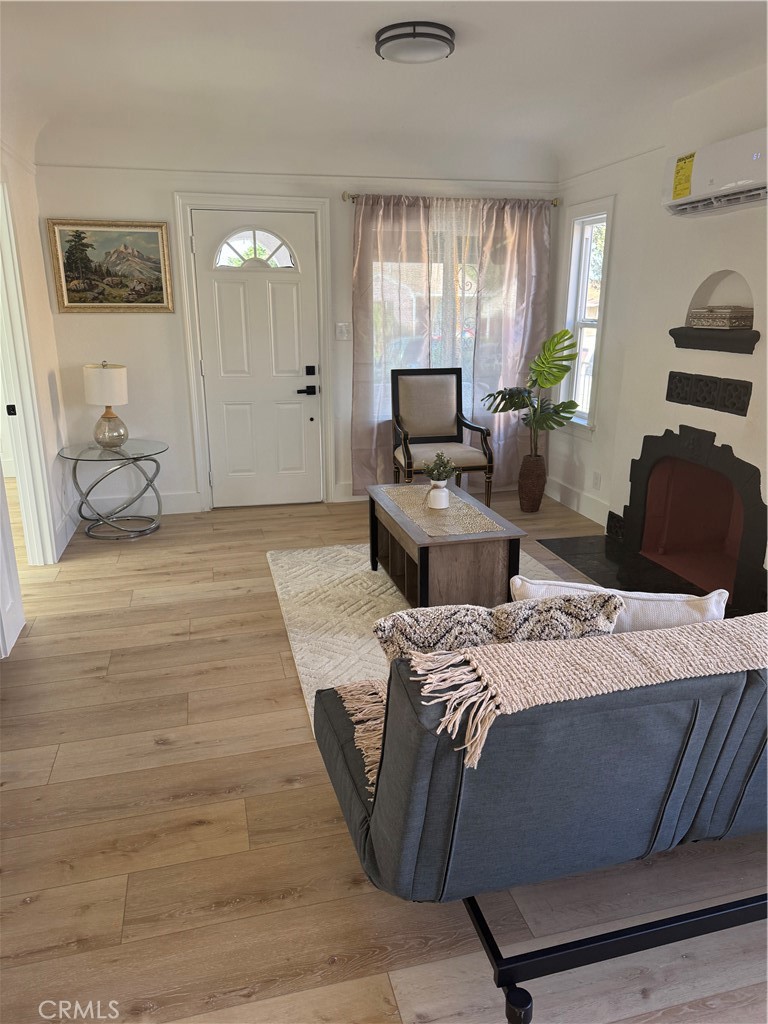 MLS #DW25250038 image #4