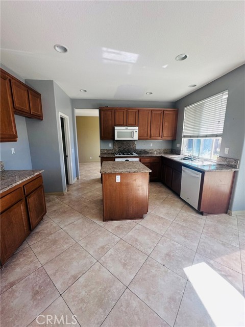 MLS #DW25250367 image #1