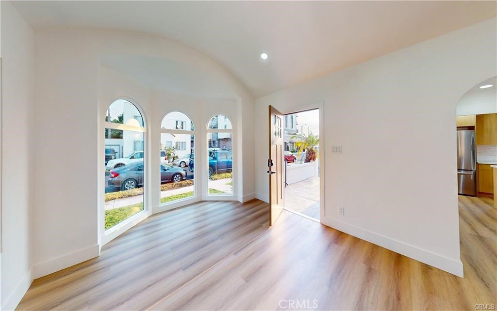 MLS #DW25251052 image #5