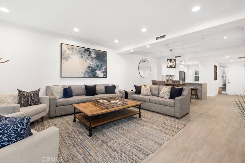 MLS #DW25254933 image #1