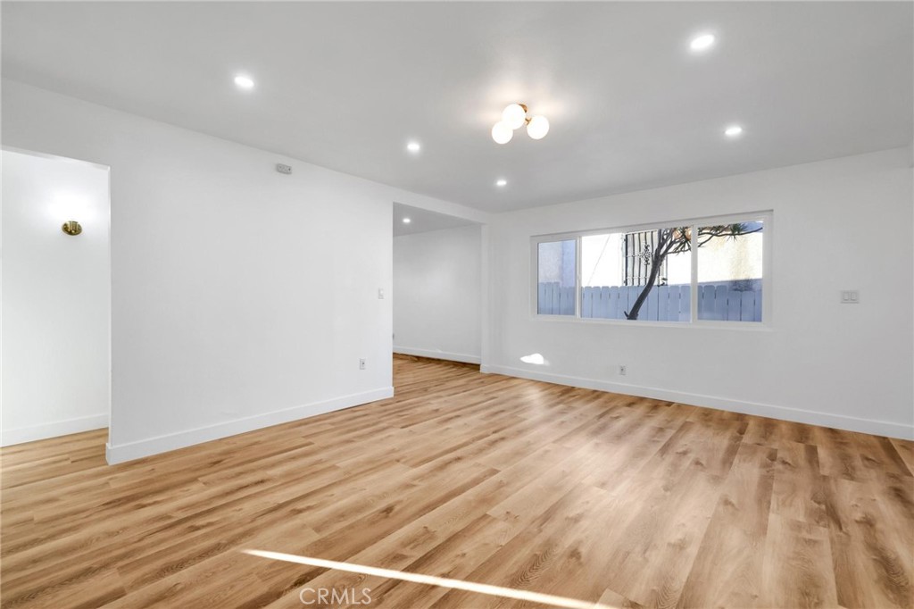 MLS #DW25255002 image #32