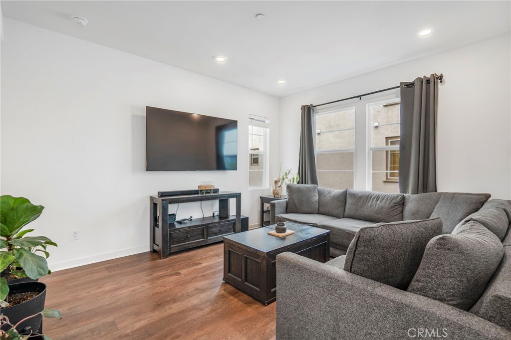 MLS #DW25255360 image #2