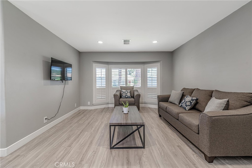 MLS #DW25261209 image #4