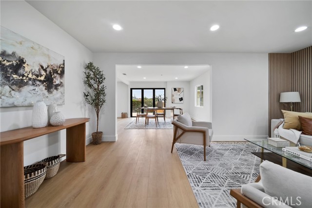 MLS #DW25261887 image #1