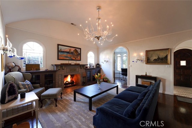 MLS #DW25262400 image #1