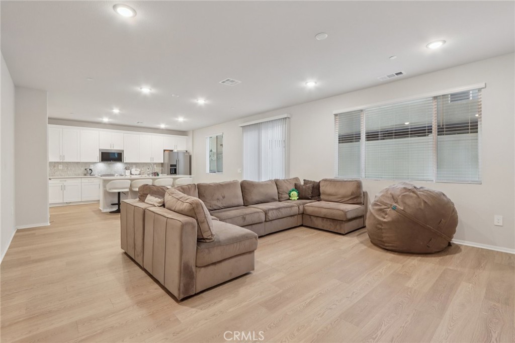 MLS #DW25266780 image #5