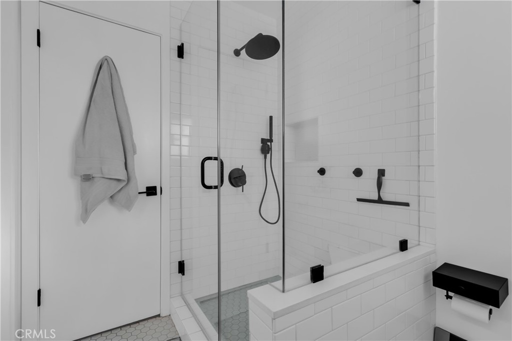 MLS #DW25267370 image #16