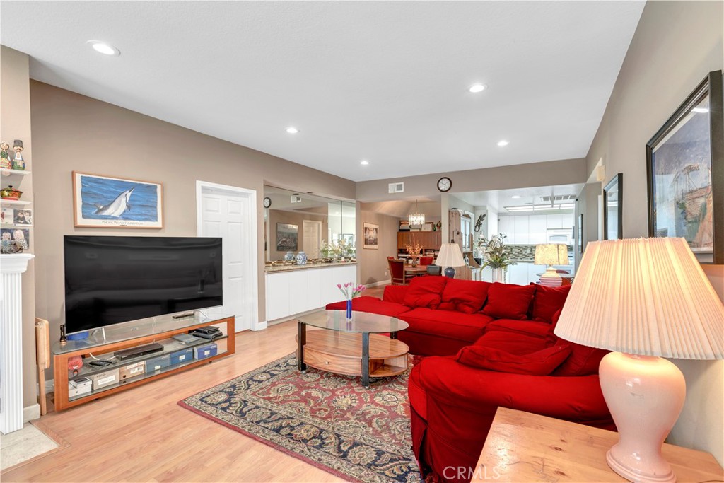 MLS #DW25268272 image #0