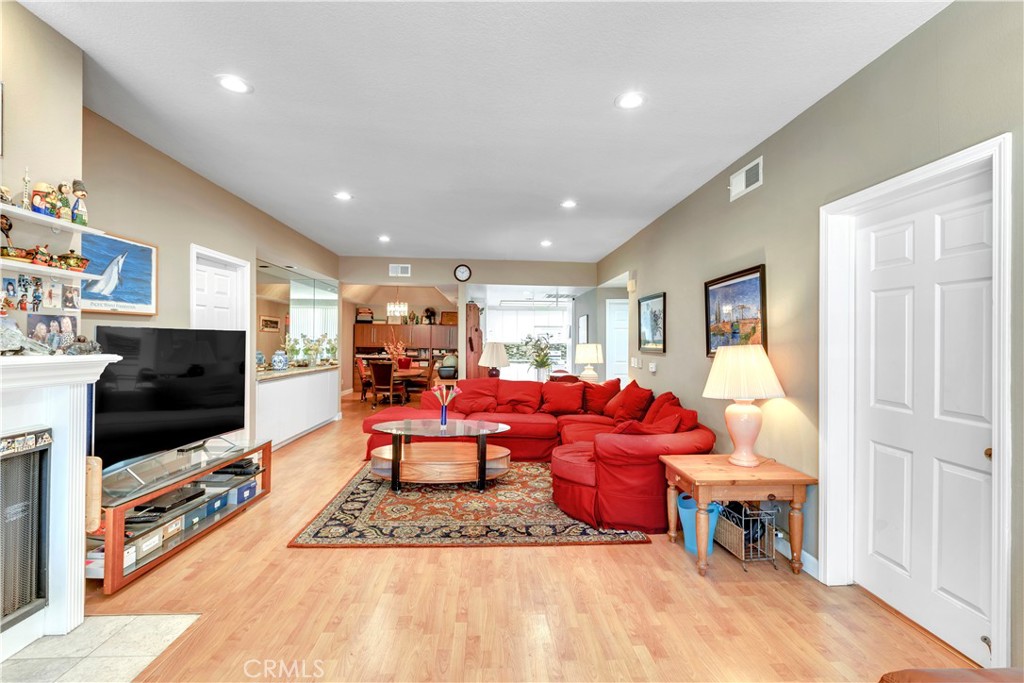 MLS #DW25268272 image #1