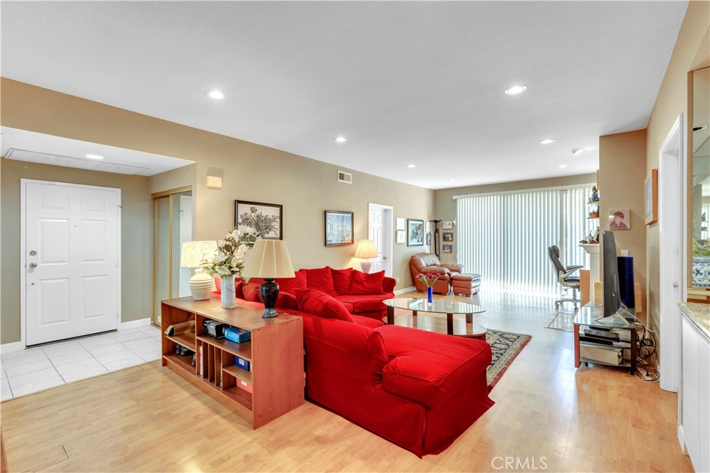 MLS #DW25268272 image #4