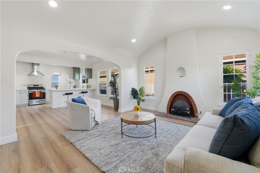 MLS #DW25268941 image #1