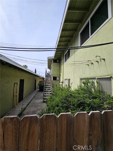 MLS #FR25100434 image #9