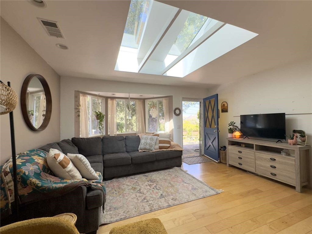 MLS #FR25260702 image #3